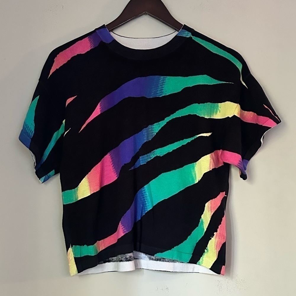 NWT Wispr by Brodie | Black and Neon Short Sleeve Blouse | Small